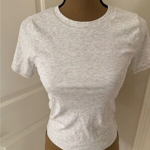 Vuori Pose Fitted Tee (Light Gray Women's Short Sleeve Tee)